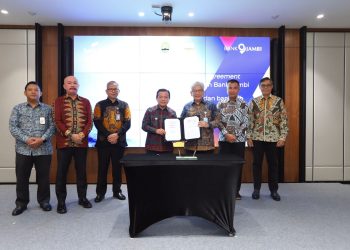 Penandatanganan Shareholders Agreement dilakukan antara bank bjb dengan Gubernur Jambi usai klausul pengendalian atas Bank Jambi disepakati. (FOTO: Istimewa)