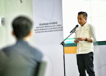 Pemerintah Daerah Provinsi Jawa Barat terus menunjukkan komitmen kuat dalam mendukung pengelolaan limbah Bahan Berbahaya dan Beracun (B3) yang ramah lingkungan dan berkelanjutan di seluruh fasilitas layanan kesehatan.(FOTO: Humas Pemprov Jabar)