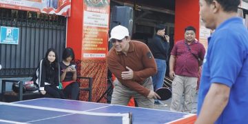 Pj Bupati Sumedang, Yudia Ramli, beserta Pj Sekretaris Daerah Kabupaten Sumedang, Hj Tuti Ruswati, melakukan tinjauan pada Car Free Day (CFD) pekan kedua di kawasan Alun-alun Sumedang pada Minggu (21/7/2024).