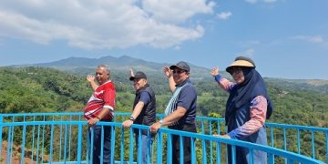 Pj Bupati Sumedang, Yudia Ramli, memberikan dorongan kuat untuk mengembangkan Desa Mekar Rahayu di Kecamatan Sumedang Selatan sebagai destinasi wisata baru.(FOTO: Humas Pemkab Sumedang)