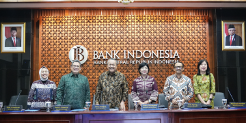 Rapat Dewan Gubernur (RDG) Bank Indonesia pada 16-17 Juli 2024 memutuskan untuk mempertahankan BI-Rate sebesar 6,25%, suku bunga Deposit Facility sebesar 5,50%, dan suku bunga Lending Facility sebesar 7,00%.