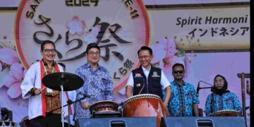 SAKURA MATSURI : Pj Bupati Bekasi Dani Ramdan, membuka secara langsung kegiatan Festival Sakura Matsuri ke-11, di Hollywood Junction Jababeka, Kecamatan Cikarang Utara, pada Sabtu (27/07/2024).