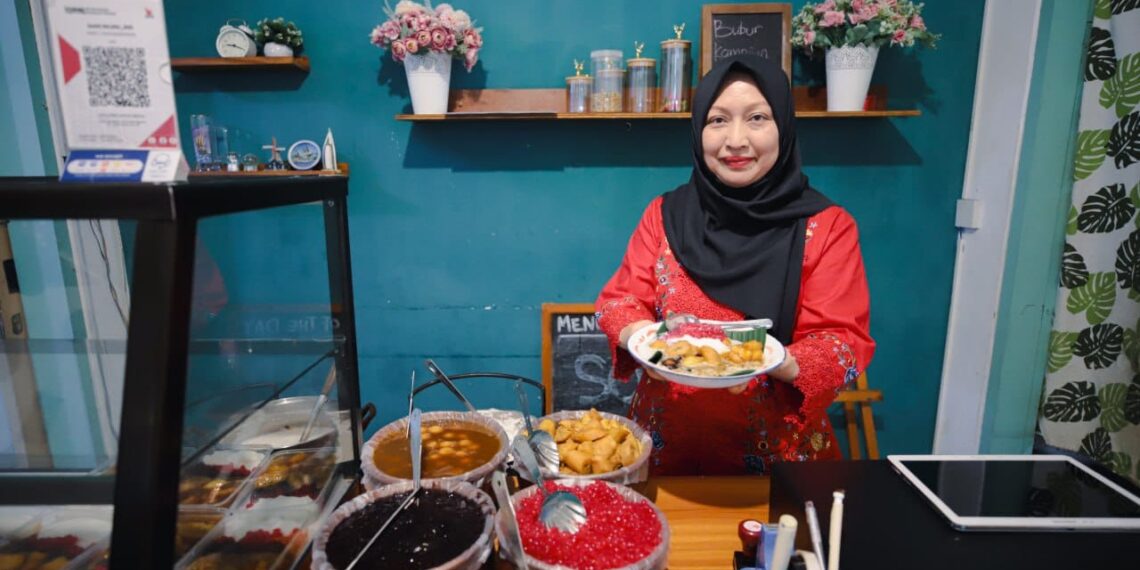 Salah satu tempat kuliner unik yang patut dicoba adalah Gang Selera. Sesuai dengan namanya, Gang Selera terletak di dalam sebuah gang di Jalan Cibadak, Gg. Bengkel Ebeh No.38/8e.
