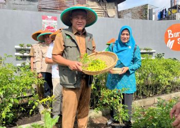 Gin Gin Ginanjar, Kepala Dinas Ketahanan Pangan dan Pertanian (DKPP) Kota Bandung, mengungkapkan kebanggaannya atas dipilihnya Kota Bandung sebagai tuan rumah acara prestisius ini. Menurutnya, keberhasilan program Buruan Sae telah menjadi faktor utama dalam pemilihan ini.(FOTO: Humas Pemkot Bandung)