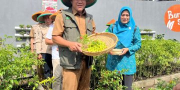 Gin Gin Ginanjar, Kepala Dinas Ketahanan Pangan dan Pertanian (DKPP) Kota Bandung, mengungkapkan kebanggaannya atas dipilihnya Kota Bandung sebagai tuan rumah acara prestisius ini. Menurutnya, keberhasilan program Buruan Sae telah menjadi faktor utama dalam pemilihan ini.(FOTO: Humas Pemkot Bandung)