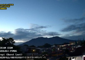 Status Gunung Marapi diturunkan jadi level II WASPADA, terhitung mulai 1 Juli 2024 pukul 15:00 WIB oleh Pusat Vulkanologi Mitigasi Bencana Geologi (PVMBG) Badan Geologi Kementerian Energi dan Sumber Daya Mineral (ESDM).