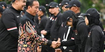 Menteri Pemuda dan Olahraga Republik Indonesia (Menpora RI) Dito Ariotedjo, mendampingi Presiden Joko Widodo (Jokowi) melepas kontingen Indonesia yang akan berlaga di Olimpiade 2024 Paris di Istana Merdeka, Jakarta, Rabu (10/7).(Foto: Muchlis Jr/Biro Pers Sekretariat Presiden)