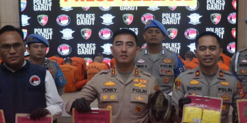 – Polres Garut ungkap tujuh kasus tindak pidana selama Operasi Antik Lodaya pada Juni-Juli 2024. Dalam keterangan resminya, Kapolres Garut AKBP Rohman Yonky Dilatha mengatakan operasi ini dalam rangka mengatasi maraknya penyalahgunaan narkotika, psikotropika, dan obat keras terbatas (OKT).