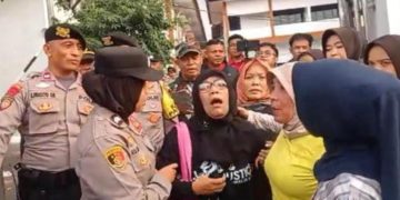 Keluarga Tuti Suhartini dan Amelia Mustika Ratu alias Amel, korban pembunuhan Yosef Hiadayah, kecewa terhadap vonis 20 tahun penjara, seharusnya dihukum mati.(Foto:Istimewa).