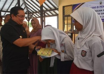 Pj. Bupati Sumedang, Yudia Ramli, mengapresiasi kinerja Pemerintah Kecamatan Darmaraja dalam mengimplementasikan program Pedar dan Dalima. Menurutnya, Kecamatan Darmaraja telah menunjukkan kinerja yang jelas dan terukur, yang berdampak positif pada indikator pembangunan makro.