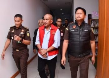 Mantan Pj Bupati Bandung Barat, Arsan Latif ditahan Kejaksaan Tinggi (Kejati) Jawa Barat, setelah ditetapkan sebagai tersangka kasus korupsi proyek bangun guna serah Pasar Sindang Kasih, Kecamatan Cigasong, Kabupaten Majalengka.(Foto:Istimewa).