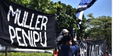 Aksi warga Dago Elos melawan dan menolak penggusuran berujung pelaporan tindak pidana penipuan terhadap Muller bersaudara ke Satreskrim Polrestabes Bandung, Senin (14/08/2023) lalu.(Foto:Istimewa)