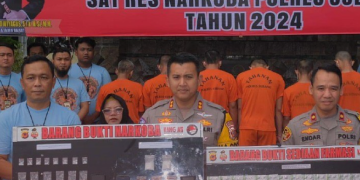Kapolres Subang AKBP Ariek Indra Sentanu mengungkapkan bahwa Satnarkoba berhasil menangkap total 6 tersangka