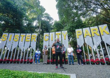 Pemerintah Kota (Pemkot) Bandung meresmikan taman baru bernama Sister City Park di Jalan Seram pada Jumat, 26 Juli 2024. Peresmian taman ini dilakukan oleh Penjabat Wali Kota Bandung, Bambang Tirtoyuliono.