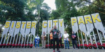 Pemerintah Kota (Pemkot) Bandung meresmikan taman baru bernama Sister City Park di Jalan Seram pada Jumat, 26 Juli 2024. Peresmian taman ini dilakukan oleh Penjabat Wali Kota Bandung, Bambang Tirtoyuliono.