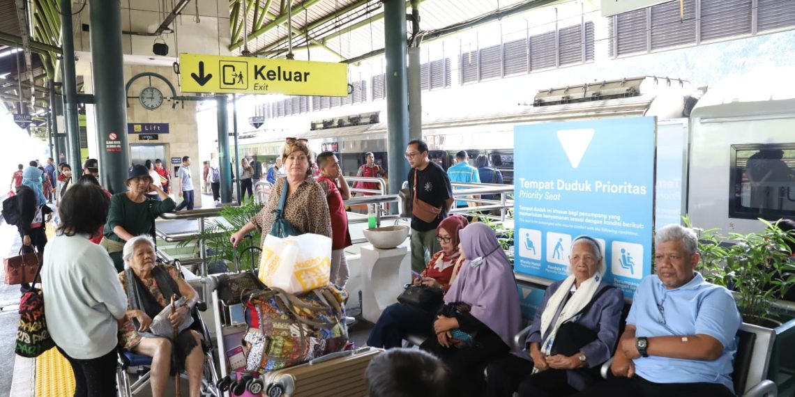 Perubahan jadwal kereta api berjalan mulai 1 Juli 2024, menurut siaran pers PT Kereta Api Indonesia (Persero).