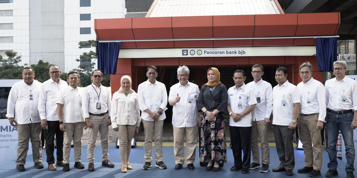 Peresmian stasiun LRT Jabodebek Pancoran menjadi stasiun LRT Jabodebek Pancoran bank bjb oleh Direktur Utama bank bjb, Yuddy Renaldi dan Direktur Utama KAI, Didiek Hartantyo. Disaksikan jajaran masing-masing.(FOTO: Istimewa)