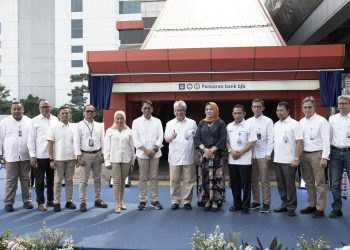 Peresmian stasiun LRT Jabodebek Pancoran menjadi stasiun LRT Jabodebek Pancoran bank bjb oleh Direktur Utama bank bjb, Yuddy Renaldi dan Direktur Utama KAI, Didiek Hartantyo. Disaksikan jajaran masing-masing.(FOTO: Istimewa)