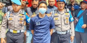 RZ, pemuda pelaku aksi eksibisionisme di hadapan pengemudi ojol dan viral di medsos diamankan Satreskrim Polresta Bandung.(Foto:Istimewa).