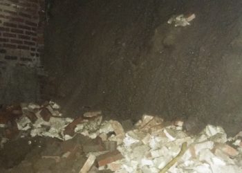 Tanah Longsor Masuk Kamar Warga Tasikmalaya