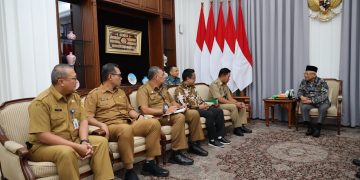 Wakil Presiden Republik Indonesia, KH. Ma'ruf Amin menerima kunjungan Pj. Bupati Bogor, Asmawa Tosepu secara langsung, di Rumah Dinas Wakil Presiden RI, Jakarta (15/7). (FOTO: Humas Pemkab Bogor)