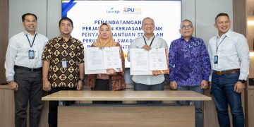 bank bjb menandatangani Memorandum of Understanding (MOU) dengan Kementerian Pekerjaan Umum dan Perumahan Rakyat (PUPR) terkait Penyaluran Bantuan Stimulan Perumahan Swadaya (BSPS) di Provinsi Banten untuk Tahun Anggaran 2024. Acara penandatanganan ini berlangsung di Kantor Balai Pelaksanaan Penyediaan Perumahan Jawa I, Wisma Karya, Jakarta Selatan, Jumat (5/7).