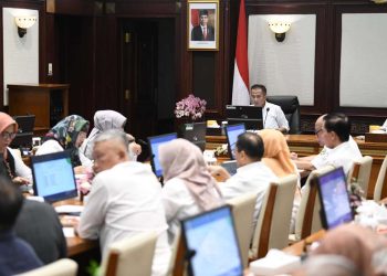 Penjabat Gubernur Jawa Barat Bey Machmudin mengungkapkan sejumlah evaluasi dan rencana perbaikan terkait proses Penerimaan Peserta Didik Baru (PPDB) 2024 tingkat SMA, SMK, dan SLB negeri di wilayah Jabar. (FOTO: Humas Pemprov Jabar)