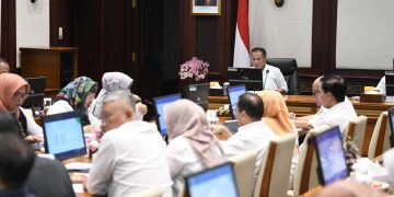 Penjabat Gubernur Jawa Barat Bey Machmudin mengungkapkan sejumlah evaluasi dan rencana perbaikan terkait proses Penerimaan Peserta Didik Baru (PPDB) 2024 tingkat SMA, SMK, dan SLB negeri di wilayah Jabar. (FOTO: Humas Pemprov Jabar)