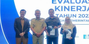 BUMD Kota Bandung agar terus meningkatkan pendapatan, pinta Penjabat Wali Kota Bandung, Bambang Tirtoyuliono.(FOTO: Humas Pemkot Bandung)