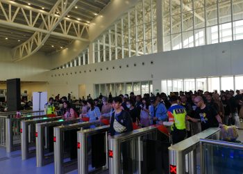 Sejak diresmikan untuk layanan komersial pada 17 Oktober 2023, Kereta Cepat Indonesia China (KCIC) telah berhasil melayani lebih dari 4 juta penumpang pada tanggal 9 Juli 2024.