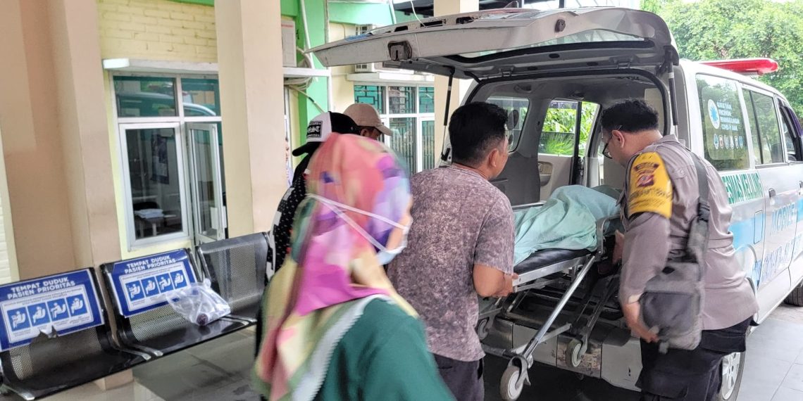 Sempat diselamatkan, pelajar tersapu ombak Pantai Karanghawu akhirnya meninggal dunia Selasa sore 9 Juli 2024.