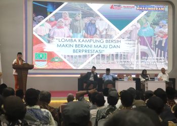 Memeriahkan Hari Jadi Kabupaten Bekasi ke-74 tahun 2024, pada hari keempat Pemerintah Kabupaten Bekasi kembali mensosialisasikan Lomba Kampung Bersih Makin Berani Maju dan Berprestasi yang dihelat di Gedung Multipurpose Al Bina Kecamatan Pebayuran pada Jumat, (12/07/2024). Foto Refky Maulana