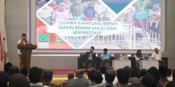 Memeriahkan Hari Jadi Kabupaten Bekasi ke-74 tahun 2024, pada hari keempat Pemerintah Kabupaten Bekasi kembali mensosialisasikan Lomba Kampung Bersih Makin Berani Maju dan Berprestasi yang dihelat di Gedung Multipurpose Al Bina Kecamatan Pebayuran pada Jumat, (12/07/2024). Foto Refky Maulana