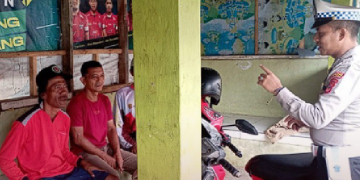 Satuan Lalu Lintas Polres Majalengka Polda Jabar gelar Pendidikan Masyarakat (Dikmas) Lalu Lintas di Pangkalan Ojeg Warung Jambu, Kabupaten Majalengka pada Sabtu (20/07/2024).