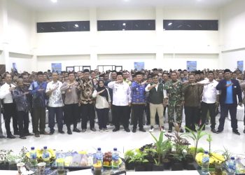 LOMBA KAMPUNG BERSIH TAMBUN UTARA : Pj Bupati Bekasi Dani Ramdan menghadiri sosialisasi lomba kampung bersih yang diikuti 908 RT/RW dan Kepala Desa, di Gedung Serbaguna Kecamatan Tambun Utara, pada Rabu (17/7/2024) malam. Foto : Andi Imanuddin/Newsroom Diskominfosantik.