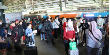 Stasiun kereta api. Tiket kereta api murah selama promo Juleha atau Juli Lebih Hemat, sediakan hampir 22 ribu tiket promo dengan diskon hingga 20% untuk semua kelas. Promo tiket murah berlangsung 13-16 Juli 2024 untuk keberangkatan tanggal 15-31 Juli 2024.