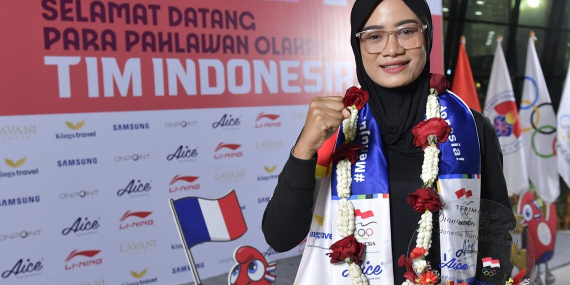 Medali emas di Olimpiade 2024 Paris memang urung dibawa pulang atlet panahan Indonesia, Diananda Choirunisa. Langkah srikandi asal Surabaya ini ini mesti terhenti di babak perempat final nomor individual recurve oleh atlet tuan rumah Prancis, Lisa Brabelin.(foto:bagus/kemenpora.go.id)