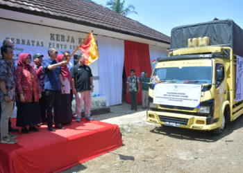 Badan Pengawas Perdagangan Berjangka Komoditi (Bappebti) secara resmi melepas ekspor kopi dari Sistem Resi Gudang (SRG) Subang ke Uni Emirat Arab (UEA) pada Kamis (15/8) di Koperasi Produsen Gunung Luhur Berkah (GLB), Kabupaten Subang, Jawa Barat. Total kontrak ekspor kopi yang dilepas mencapai 311,4 ton dengan nilai sebesar USD 2,04 juta.