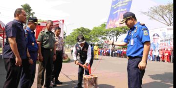 Pj. Bupati Bekasi Dani Ramdan membuka Fire Fighter 2nd Challenge Skill Competition Tingkat Kabupaten Bekasi, event tersebut diikuti sebanyak 55 perusahaan dengan kategori lomba Hose Laying & Keselamatan dan Kesehatan Kerja (K3). Berlokasi di Kawasan Deltamas, Kecamatan Cikarang Pusat. Pada Rabu, (07/08/2024). FOTO : ENDAR RAZIQ B / NEWSROOM DISKOMINFOSANTIK