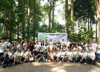 Mengawali rangkaian acara menyambut ulang tahun hotel, Swiss-Belresort Dago Heritage dan Zest Sukajadi Bandung kompak melakukan kegiatan penanaman pohon sebanyak 141 pohon terdiri dari jenis pohon Manglid, Puspa, Rasamala, Kina dan Solatri di Taman Hutan Raya Ir. H. Djuanda (Tahura),(FOTO: Istimewa)