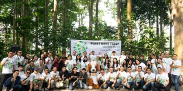 Mengawali rangkaian acara menyambut ulang tahun hotel, Swiss-Belresort Dago Heritage dan Zest Sukajadi Bandung kompak melakukan kegiatan penanaman pohon sebanyak 141 pohon terdiri dari jenis pohon Manglid, Puspa, Rasamala, Kina dan Solatri di Taman Hutan Raya Ir. H. Djuanda (Tahura),(FOTO: Istimewa)