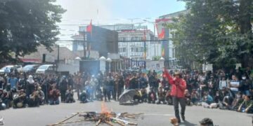 Aksi demo di depan Gedung DPRD Jabar, Jalan Diponegoro, Kota Bandung, Kamis (22/08/2024).(Foto:Istimewa).