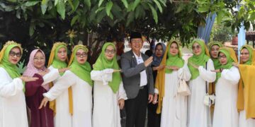 Pj Bupati Bekasi Dani Ramdan menghadiri Festival Seni Qasidah Rebana se-Kabupaten Bekasi di Taman Desa Tambun, Kecamatan Tambun Selatan, pada Minggu (11/08/2024).