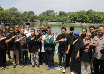 Pj Bupati Bekasi Dani Ramdan menghadiri acara Hajat Bumi Rawa Binong, di Desa Hegarmukti Kecamatan Cikarang Pusat, pada Sabtu (3/8/2024).