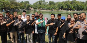 Pj Bupati Bekasi Dani Ramdan menghadiri acara Hajat Bumi Rawa Binong, di Desa Hegarmukti Kecamatan Cikarang Pusat, pada Sabtu (3/8/2024).