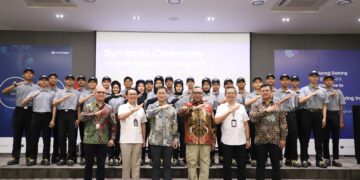 Pj. Bupati Bekasi Dani Ramdan mendampingi Wakil Menteri Ketenagakerjaan RI Afriansyah Noor menghadiri Kick Off Ceremony program Hyundai Academy Course 2024, sebanyak 25 siswa sekolah menengah kejuruan di wilayah Kabupaten Bekasi mengikuti pelatihan dan peningkatan kompetensi bidang otomotif. Pada Rabu, (31/07/2024). FOTO : ENDAR RAZIQ B / NEWSROOM DISKOMINFOSANTIK.