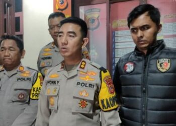 Kapolres Cianjur, AKBP Rohman Yongki Dilatha, memberikan keterangan pers pasca dua ormas bentrok di Cianjur.(Foto:Istimewa).