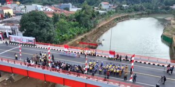 Presiden Jokowi saat melakukan peresmian sejumlah infrastruktur di Jembatan Citanduy, Kota Banjar, Jawa Barat, Kamis (29/08/2024). (Foto: Tangkapan layar YouTube Setpres)