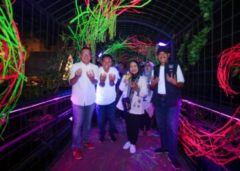 Pemerintah Kota Bandung resmi meluncurkan destinasi wisata terbaru di kawasan Braga, yaitu Selasar Menyala dan Jembatan Menyala. (FOTO: Humas Pemkot Bandung)