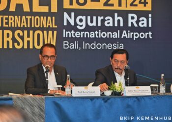 Menteri Koordinator Bidang Kemaritiman dan Investasi Luhut Binsar Panjaitan pada Jumpa Pers BIAS 2024 yang turut dihadiri Menteri Perhubungan Budi Karya Sumadi, di Jakarta, Senin (19/8).(FOTO: Humas Kemenhub)